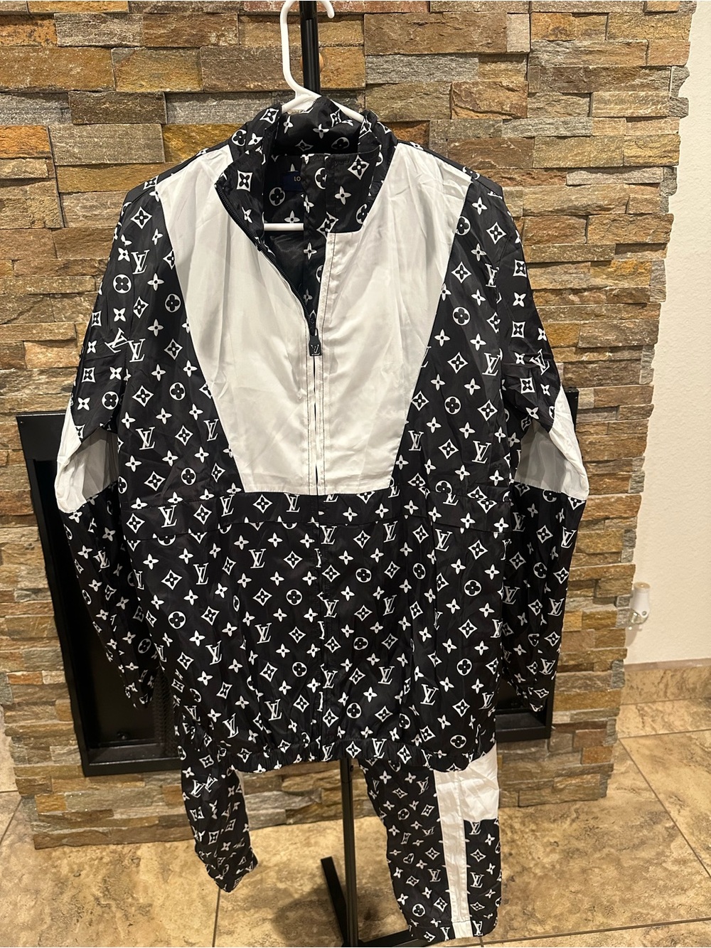 Black & White Monogram set one size